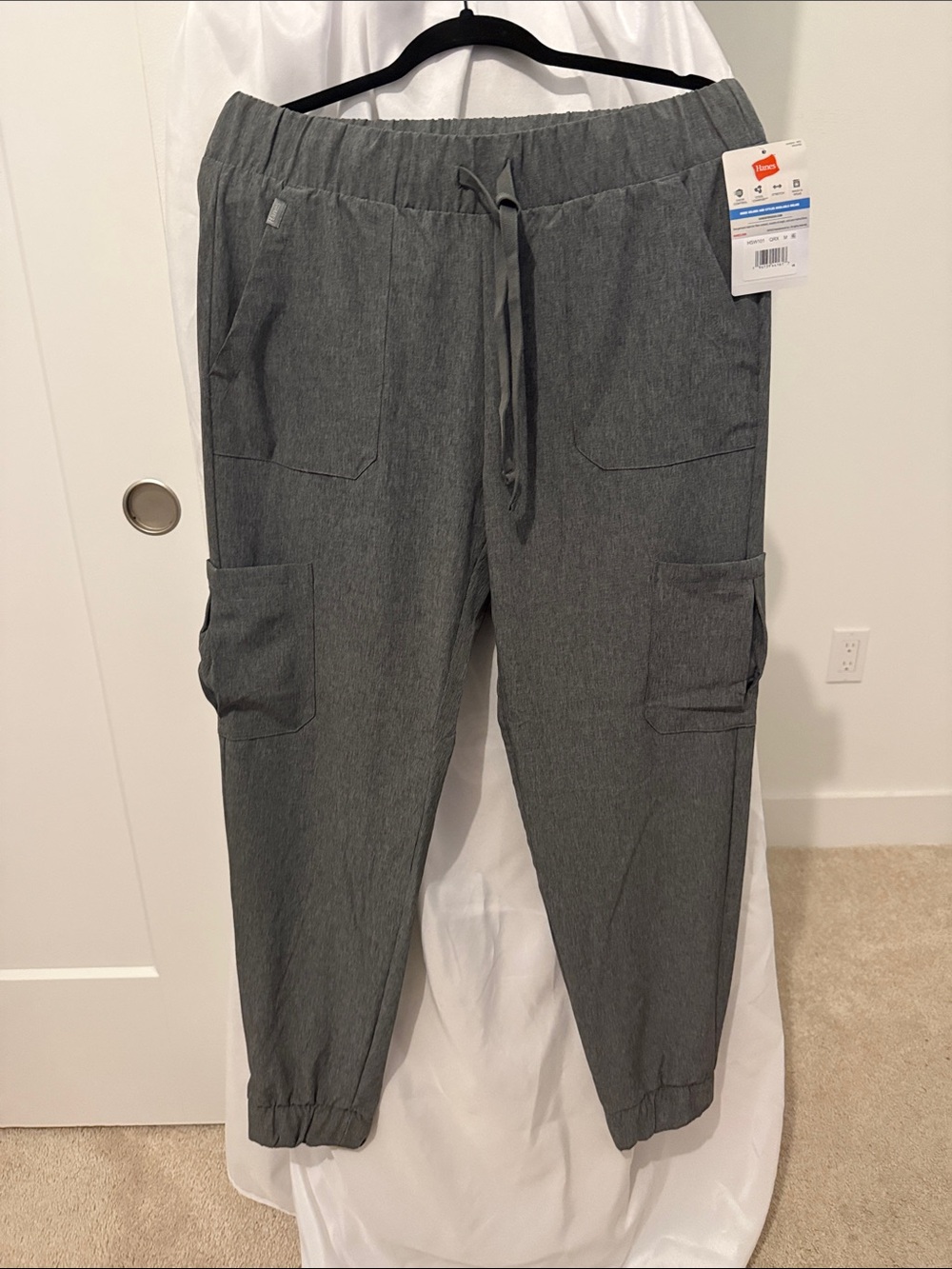 Hanes Gray Scrub set with Utility Pockets in size medium - Picture 4 of 8